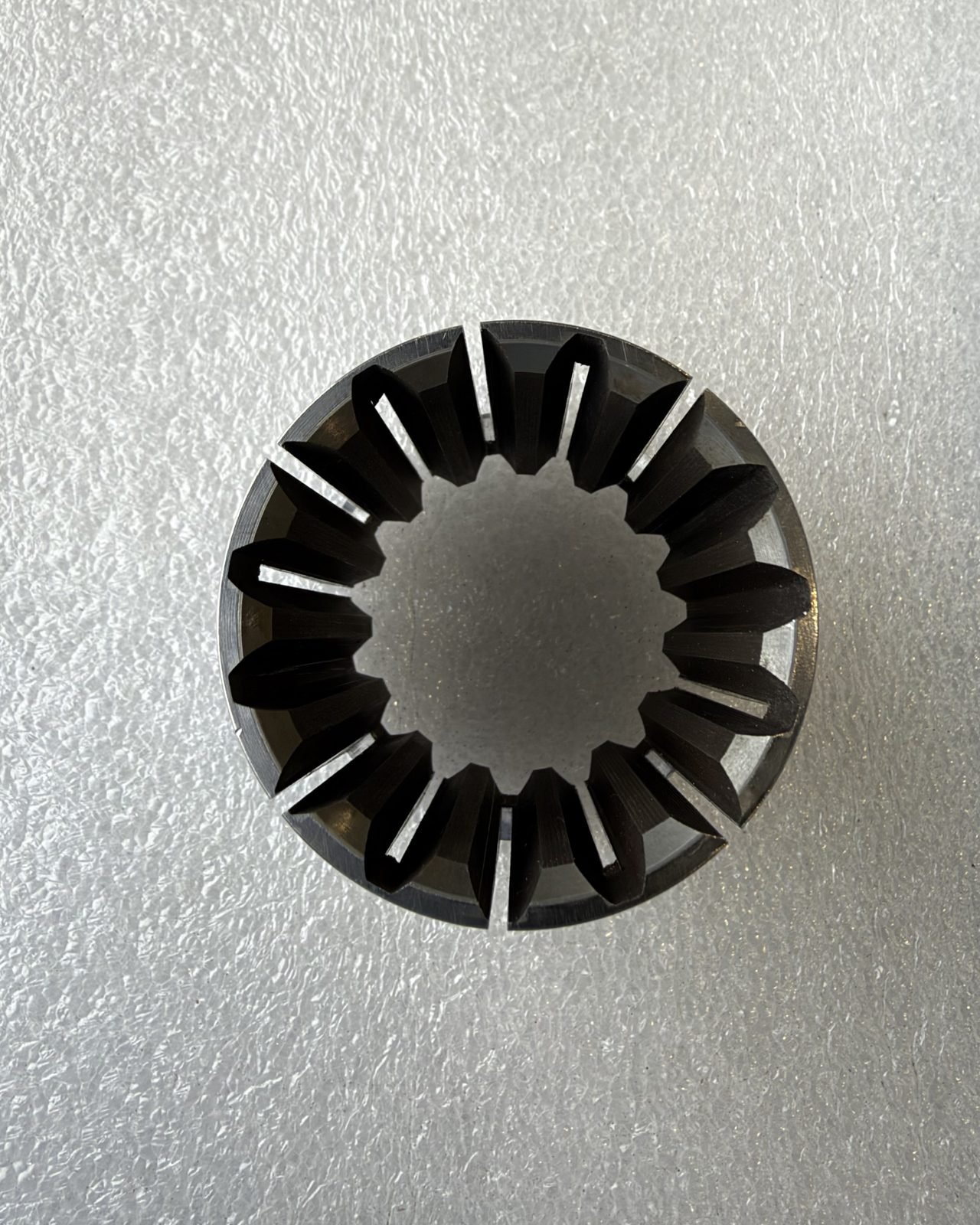 Precision collet chuck with fluted gear-tooth slotting